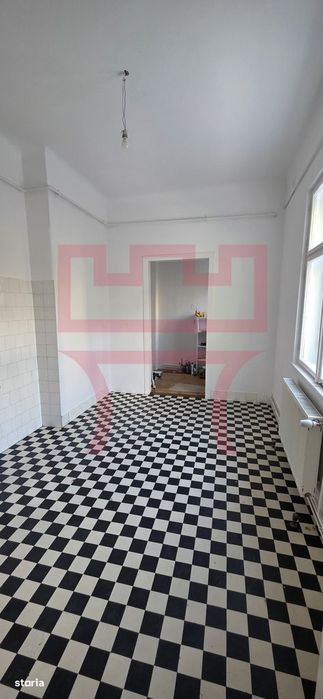 Apartament nemobilat sau birou in casa 160mp zona Emil Isac