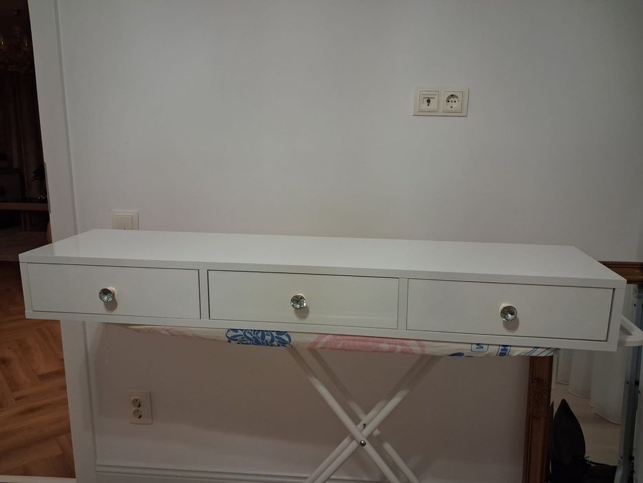 Masa de toaleta lucioasa