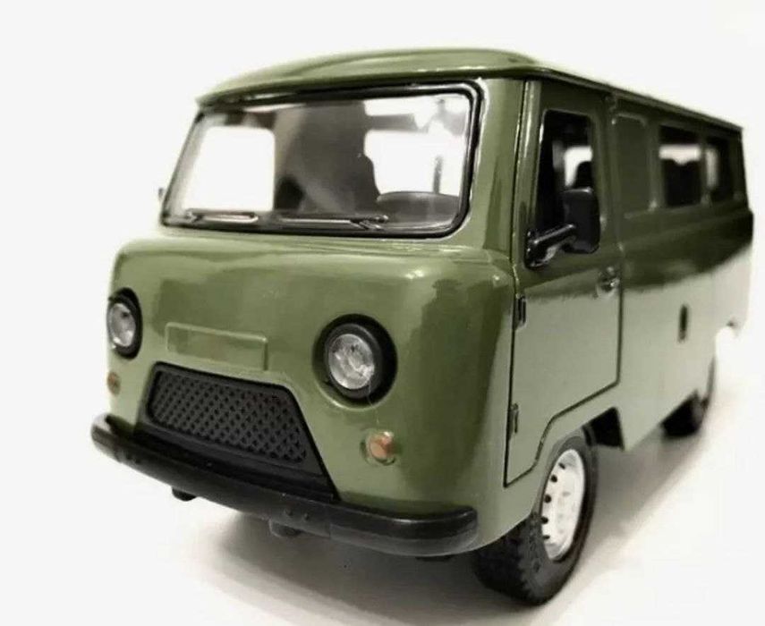 Машинка игрушка Уаз Буханка масштаб 1:24 металлическая с эффектами