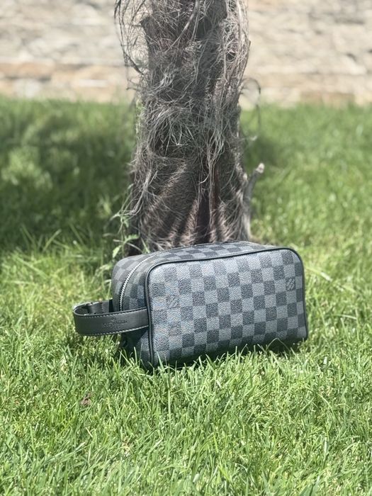 Locker Dopp Kit Louis Vuitton