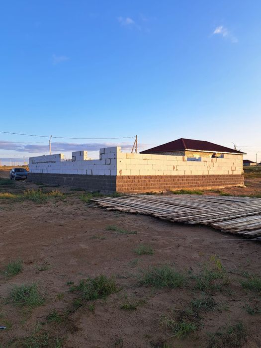 Продам не достроиный дом в Акшат3