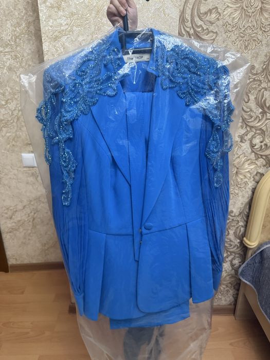 Продам брючный костюм