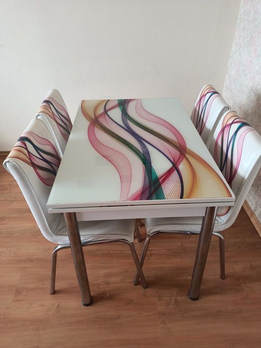 Комплект разтегателна трапезна маса с принт и 4 бр. столове