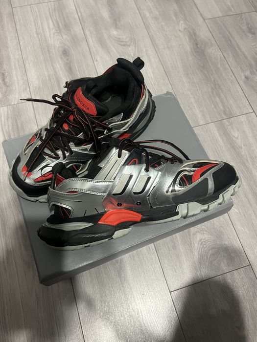 Balenciaga track