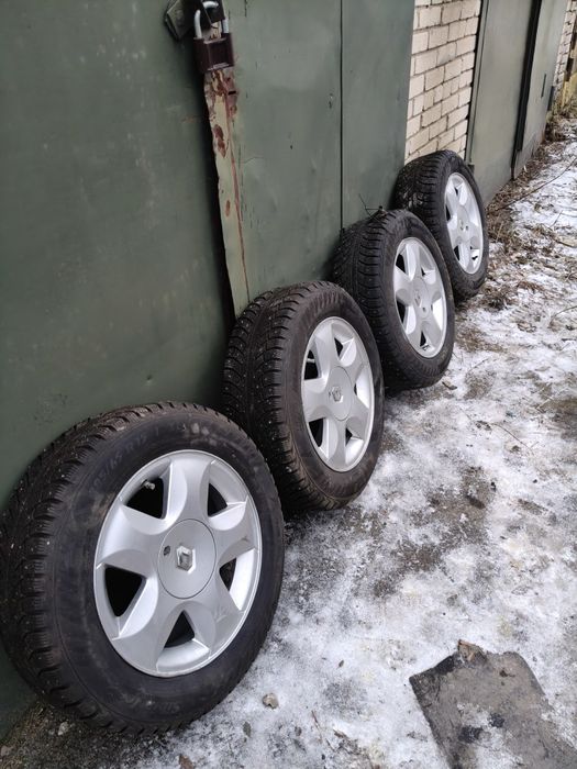 Продам комплект шин с дисками