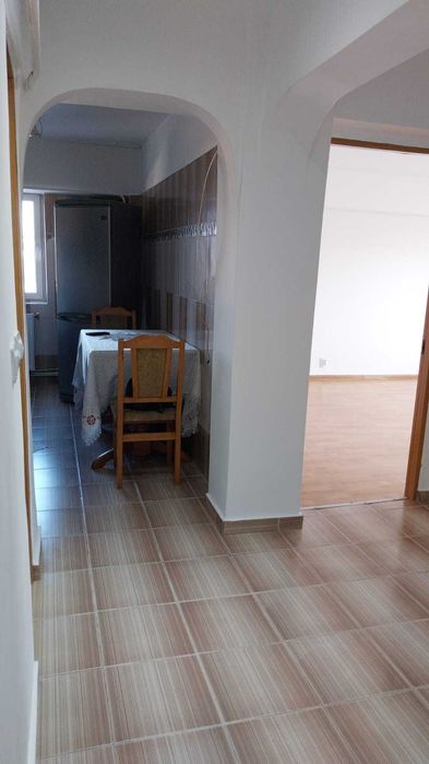 Vând apartament cu 2 camere, zonă centrală