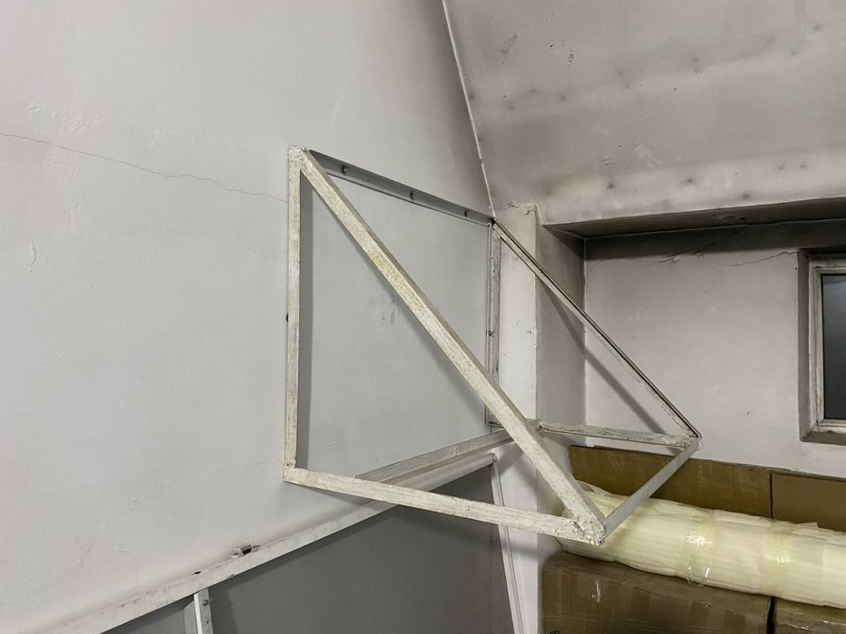 Настенный кронштейн для шин