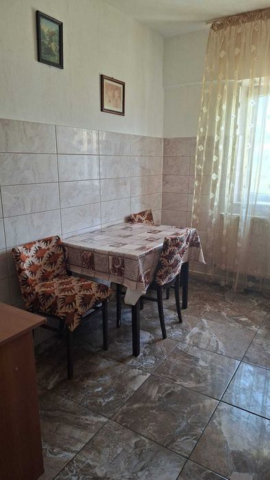 Apartament cu 2 camere, decomandat, zona centru