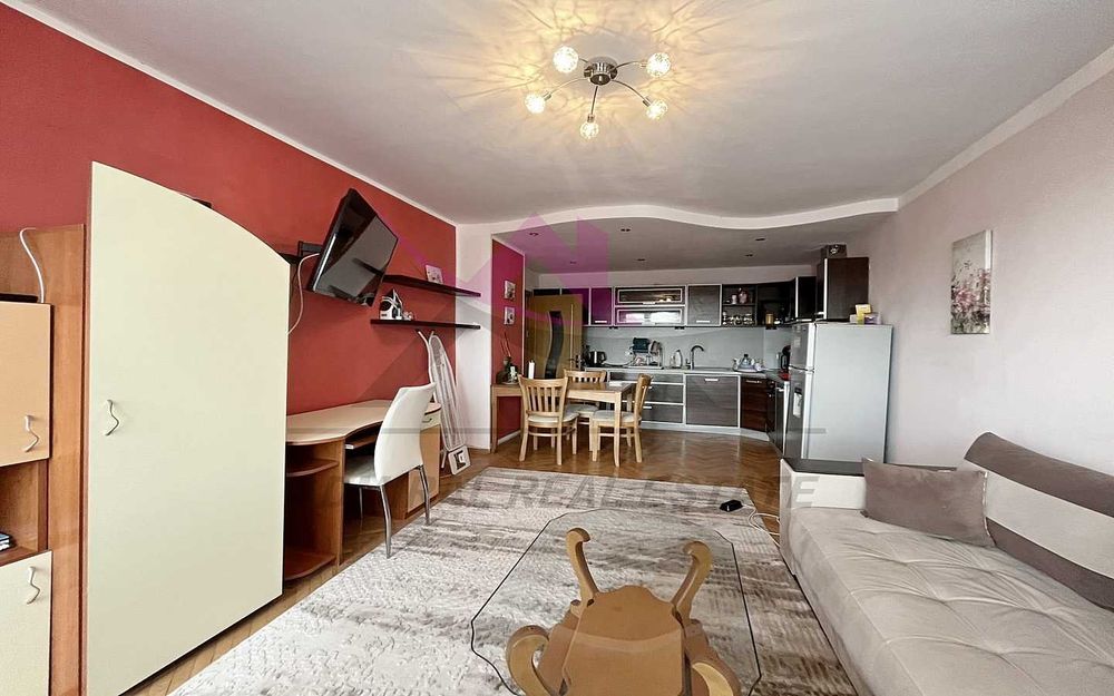 Дава се под наем Тристаен апартамент в Варна, Левски - 65 кв.м за 639 € - Снимка #1