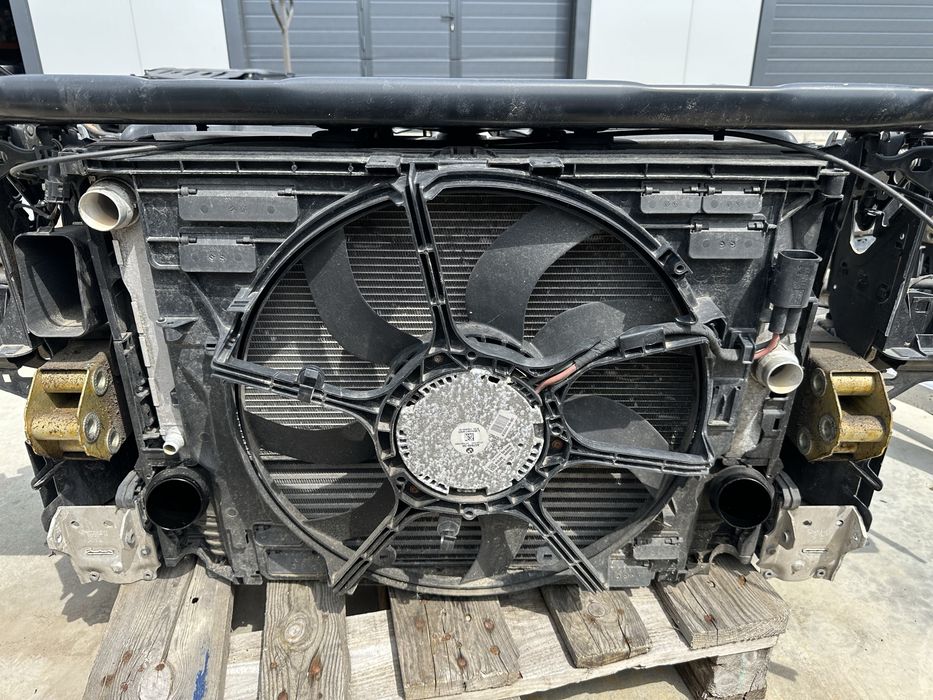 Trager BMW seria 7 model F01 / F02 motor benzina / diesel 730d / 740d / 750d / 730i / 740i / 750i complet radiatoare / ventilatoare / radiator apa ac