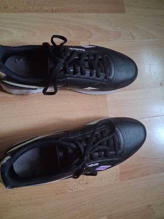 Pantofi reebok cu talpa inalta