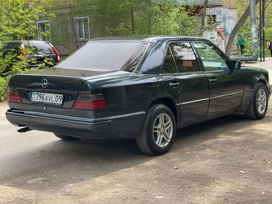 Продаю мерседес 124