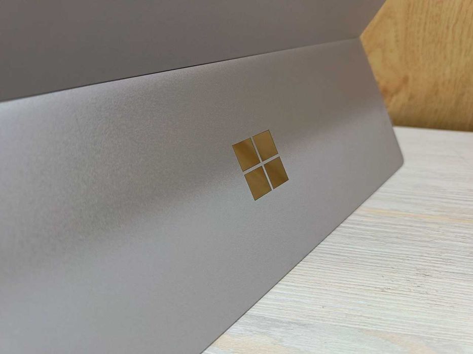 Продаётся Microsoft Surface Pro 7