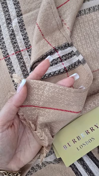 Esarfa originala Burberry