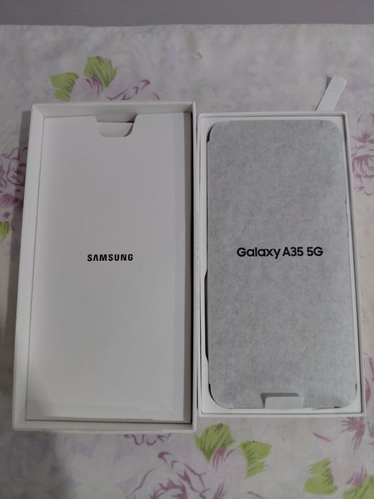 Телефон Самсунг А35.
