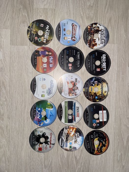 PS3 + 2 controllere + 2 PS Move + cameră + 15 jocuri – Pachet complet