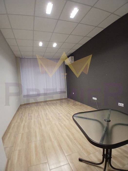 Дава се под наем Офис в Варна, Колхозен пазар - 152 кв.м за 1632 € - Снимка #8