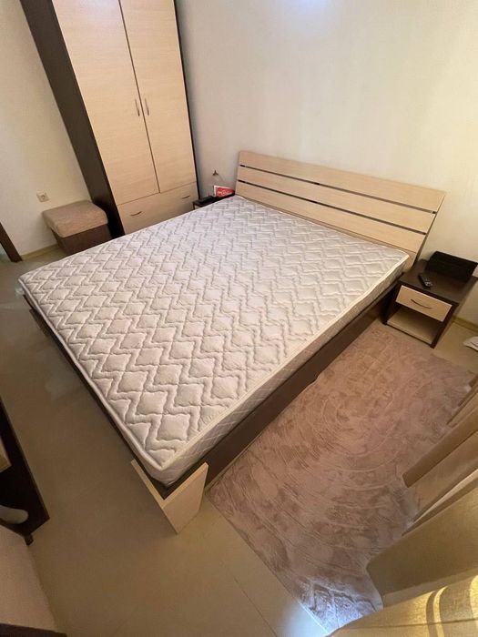 Продавам легло с матрак 160/200 см