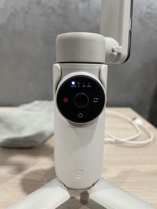 Стабилизатор INSTA 360 Flow для телефона