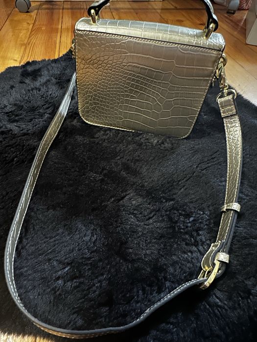 Нова чанта на Guess
