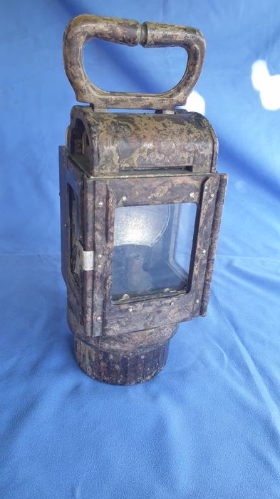 Немска карбидна лампа от Втората световна война и Стар авиаторски шлем