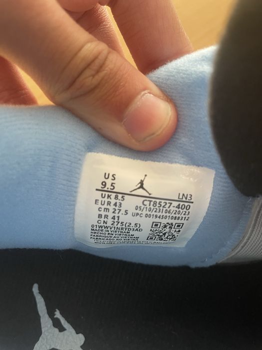 Jordan 4 univerisity blue