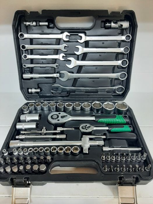 Продам багажник на релинги.