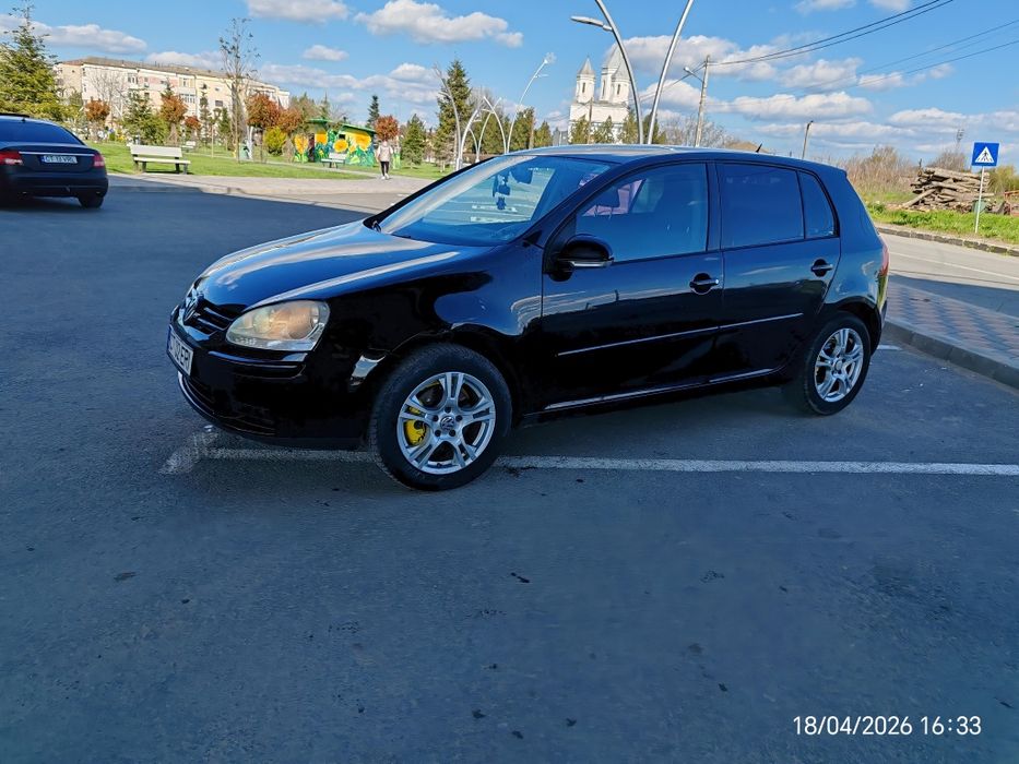 Vând Volkswagen Golf V