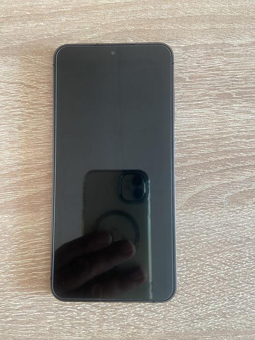 Samsung S24 128 Gb. Перфектен.