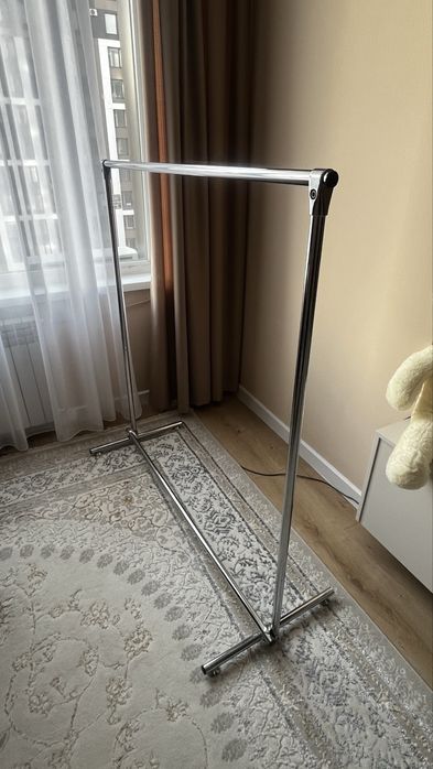 Металлическая вешалка от IKEA