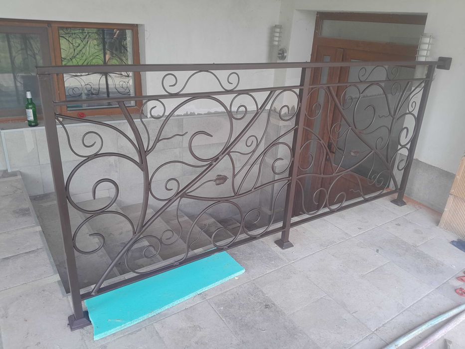 Парапети за стълбища и тераси от ковано желязо