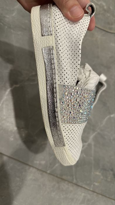 Кеды белые со стразами