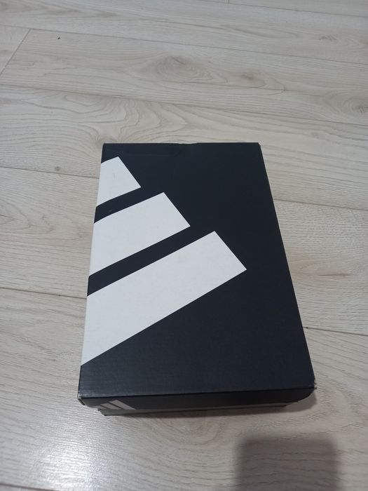 Ghete de fotbal Adidas Predator NOI ,mărimea 40