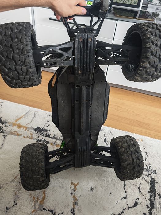Traxxas Xmaxx 8S automodel 1/5