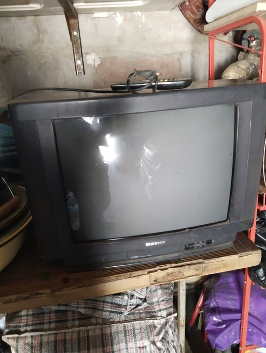 Продам телевизор 2 штуки.
