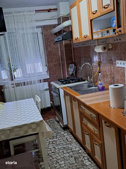 - Apartament 3 camere, suprafata totala 81mp, zona Strada Garii. Etaj