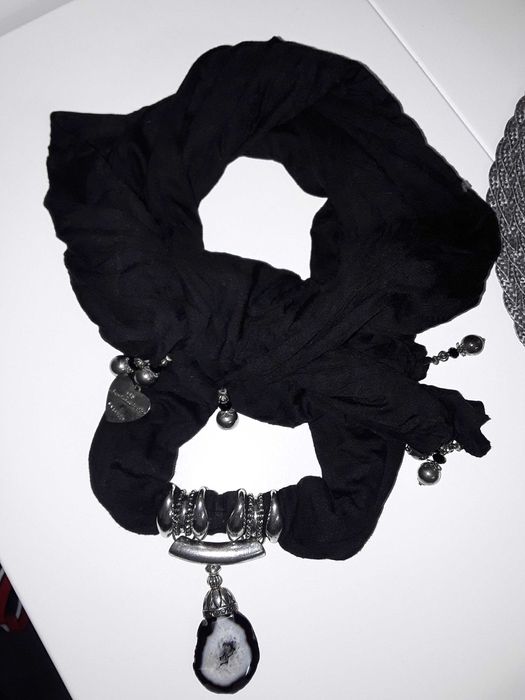 Eșarfă neagră unicat