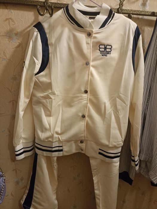 Модный костюм для девочки 10-14 лет