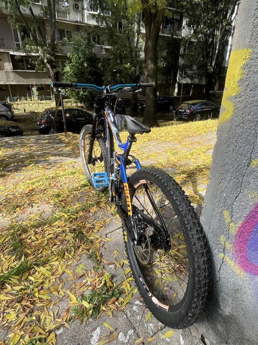 Downhill колел Giant glory 2018