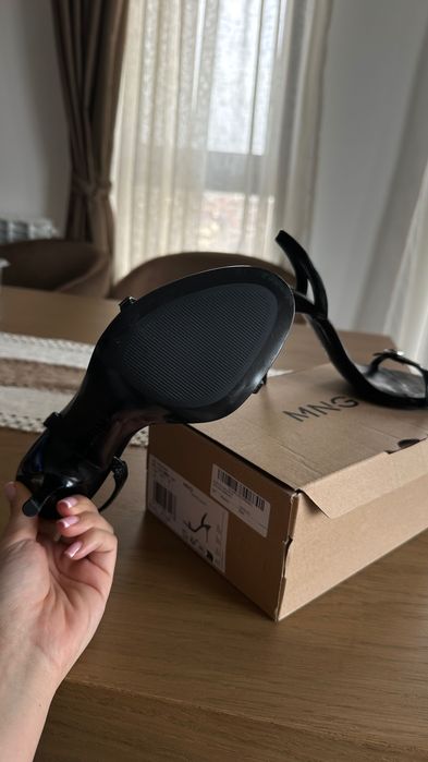 Черни сандали Mango