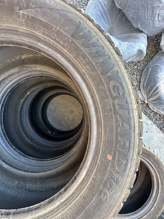Зимный шины 215/60/16 Roadstone