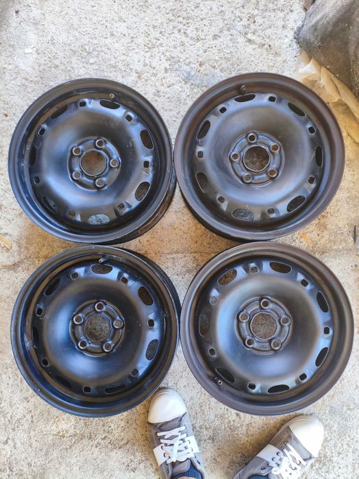 Оригинални VW стоманени джанти 14" 5x100 ET35 + тасове Sparco