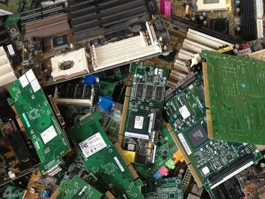Reciclam placi, rami,procesoare,pini auriți. Calculatoare, laptopuri, telefoane vechi,hardiscuri.