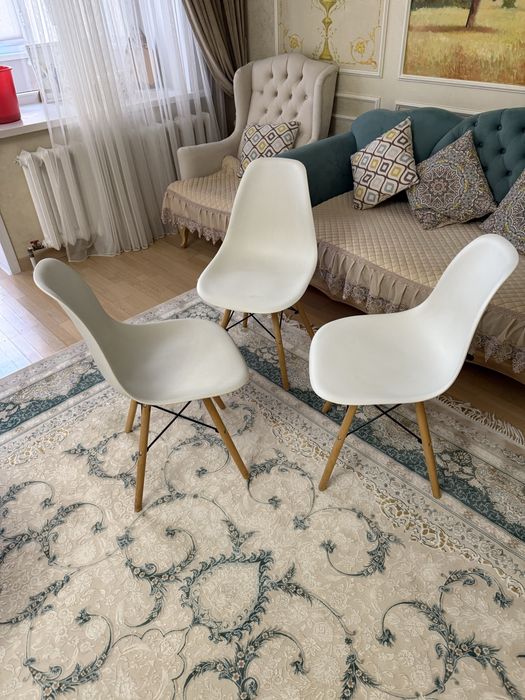 Кухонный стол  и стулья