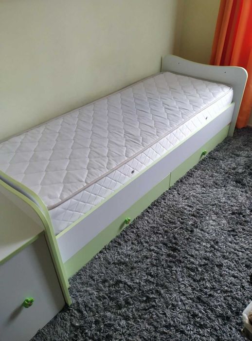 Легло и кошара в едно гардероб и бюро и матраци трансформиращи Lorelli