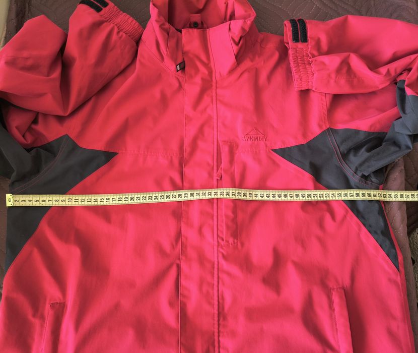 Продавам мъжко туристическо яке