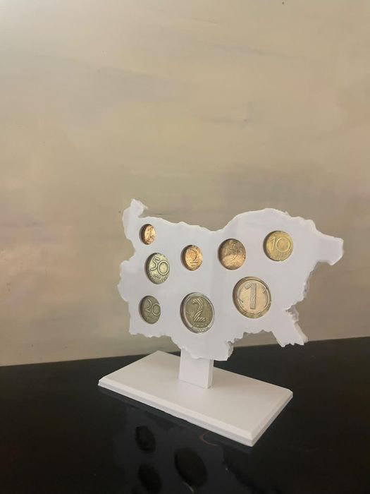 Възпоменателна статуетка на лева