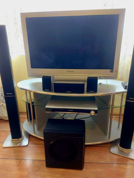 Почти неупотребявано CD/DVD аудио уредба с 6 бр колони