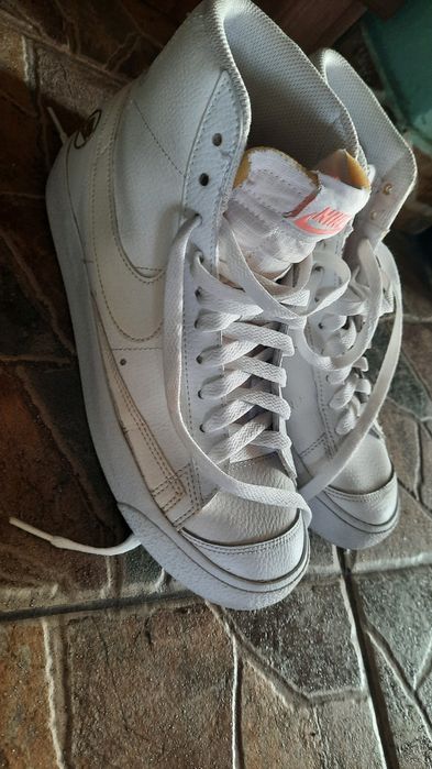 Adidași marca Nike