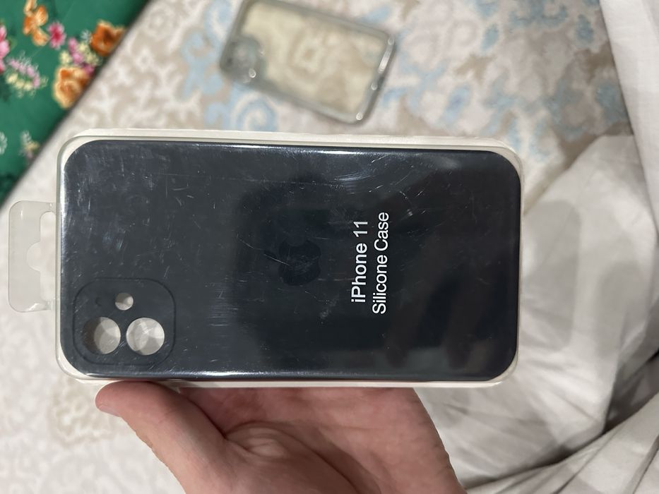 Продам чехлы на айфон 11